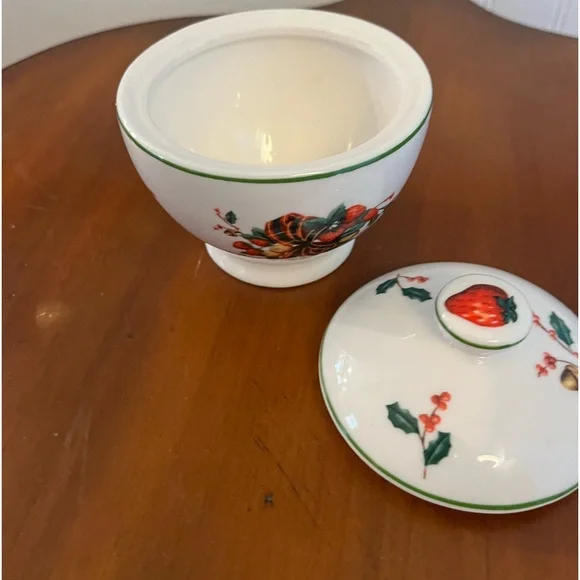 William James strawberry‎ sugar bowl - Picture 2 of 5